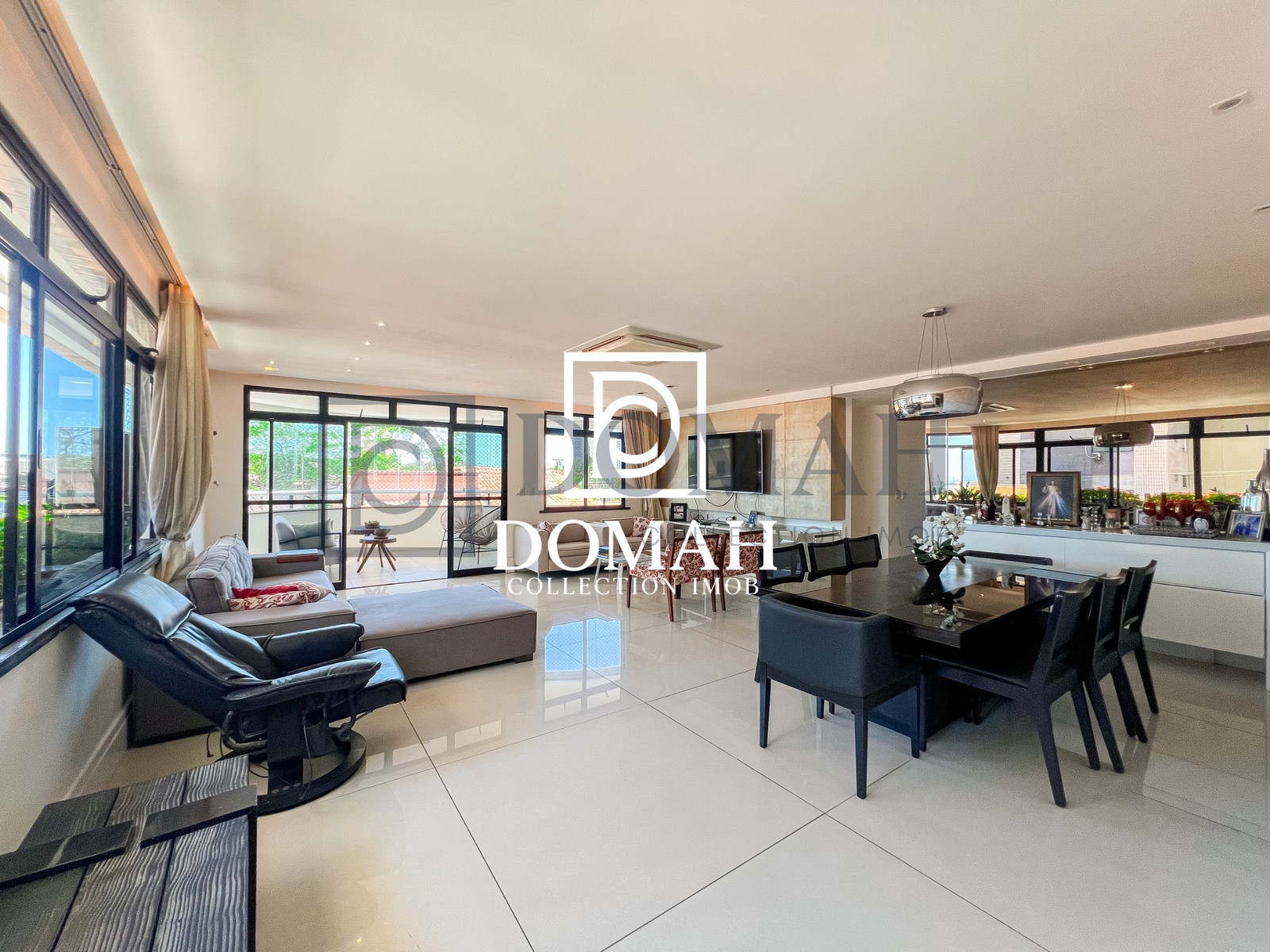 CASA IMBOBILIADA COM VARIOS QUARTOS E SALA E CARRO JUNTO - Foto 1