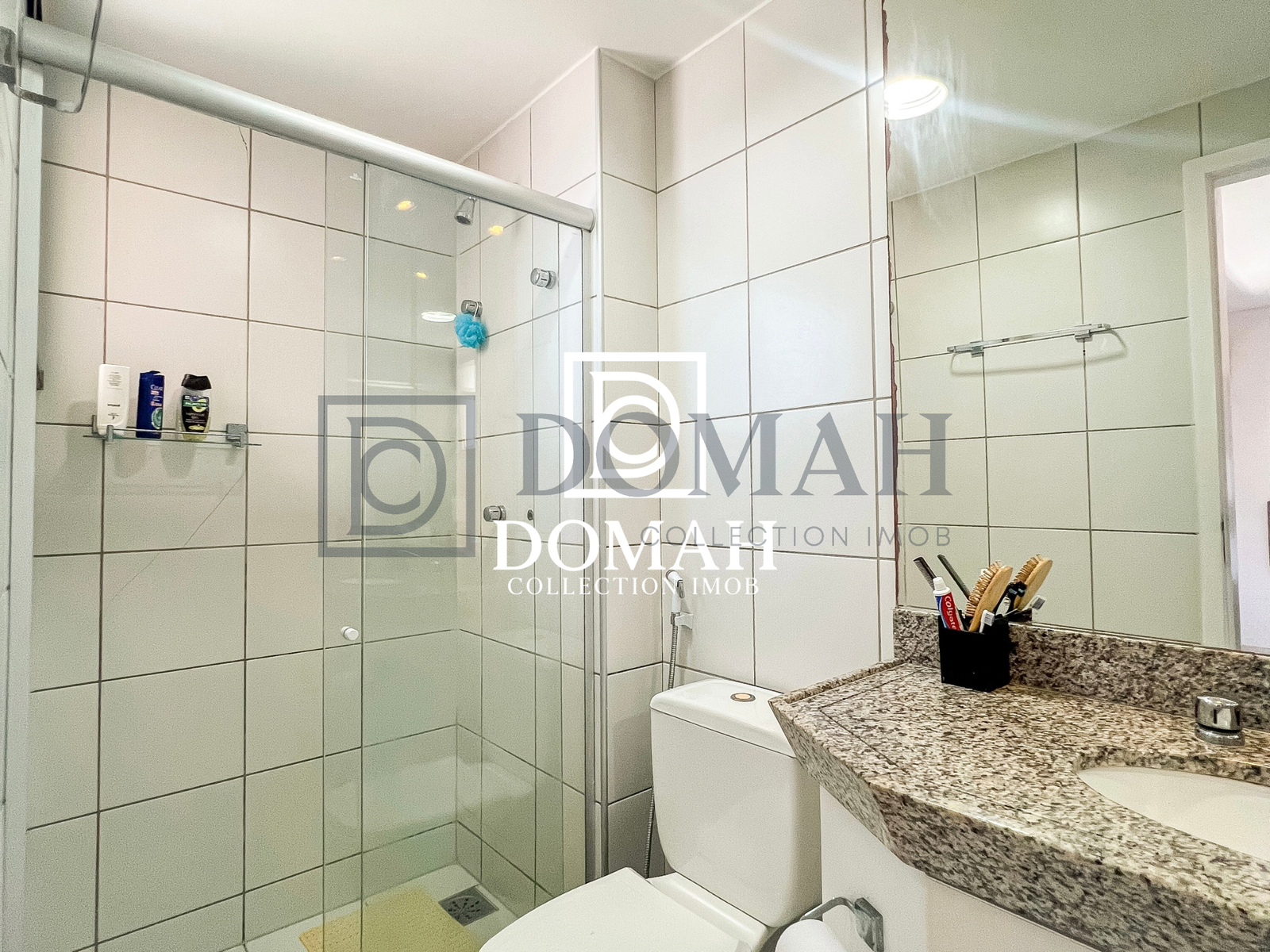 Foto 6 do imóvel CASA IMBOBILIADA COM VARIOS QUARTOS E SALA E CARRO JUNTO